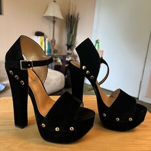 Woman’s Show dazzle shoes